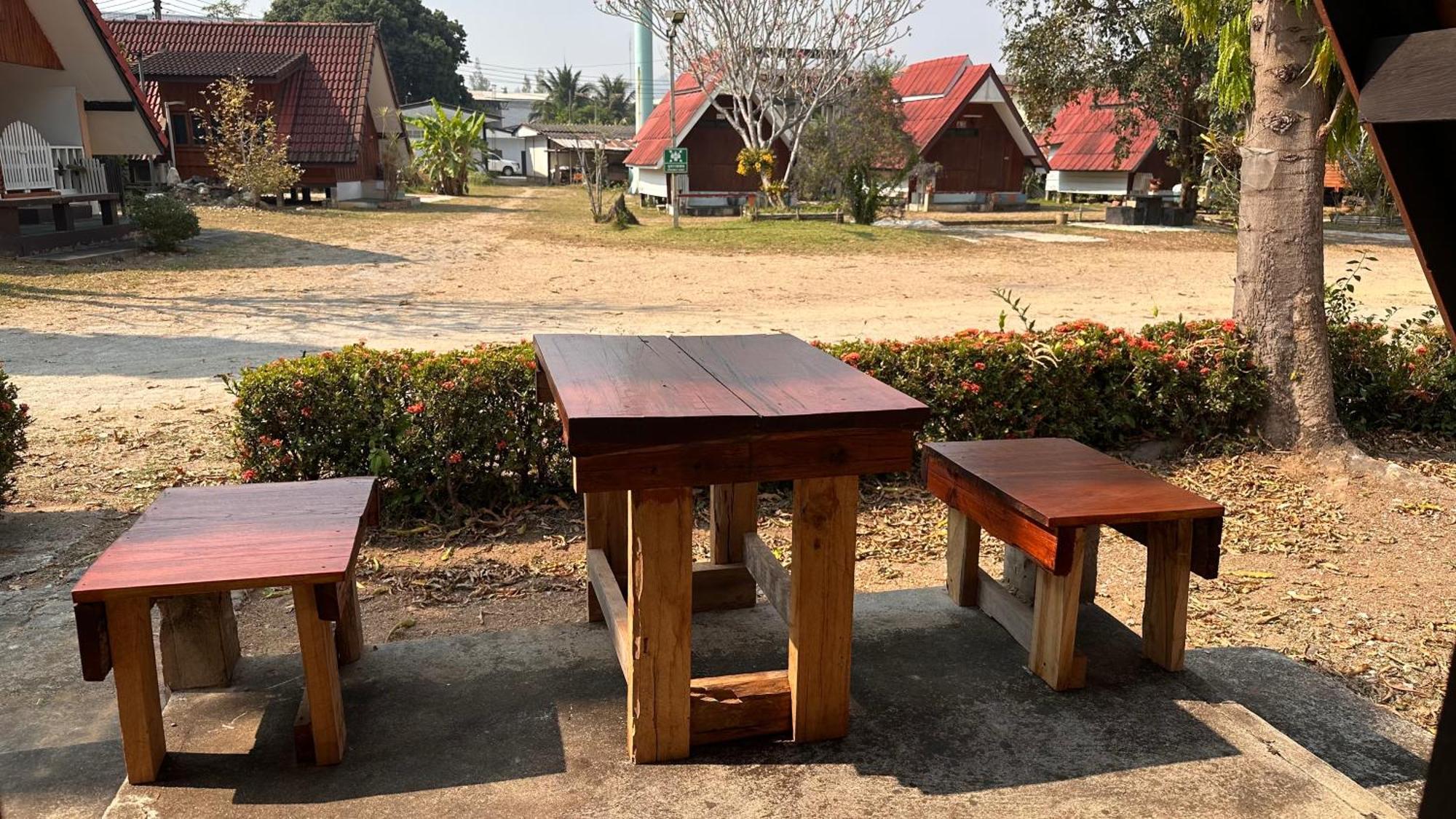 Mae Chaem Hotel And Resort Екстер'єр фото